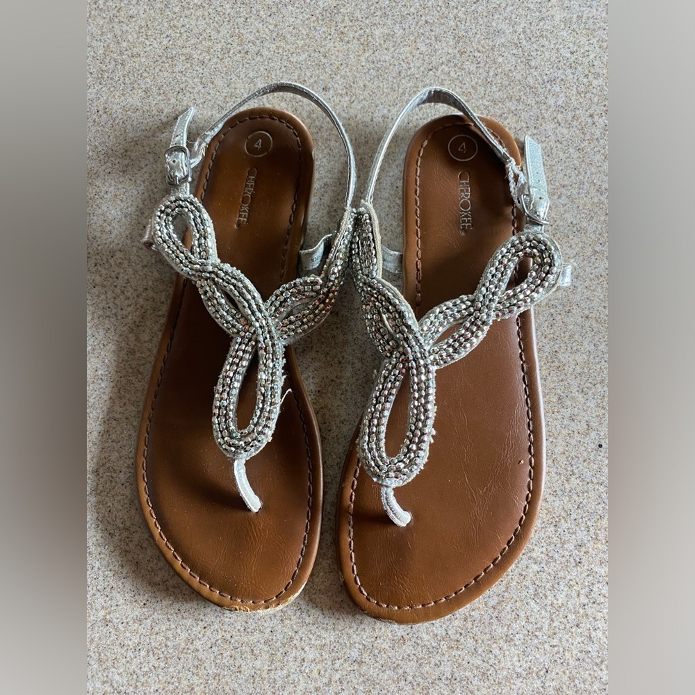 Cherokee Size 4